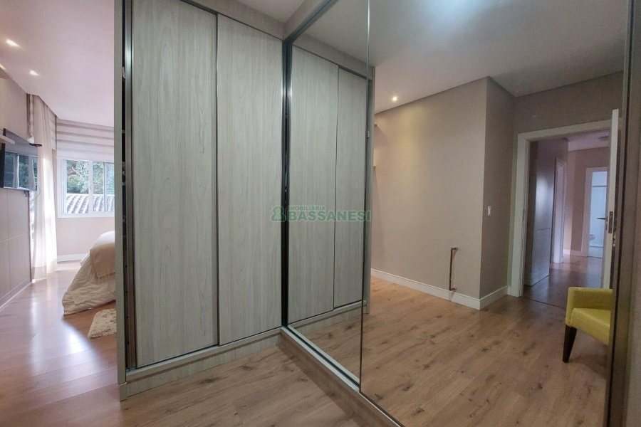 Casa com 420m², 4 dormitórios, 4 vagas, no bairro Interlagos em Caxias do Sul para Alugar