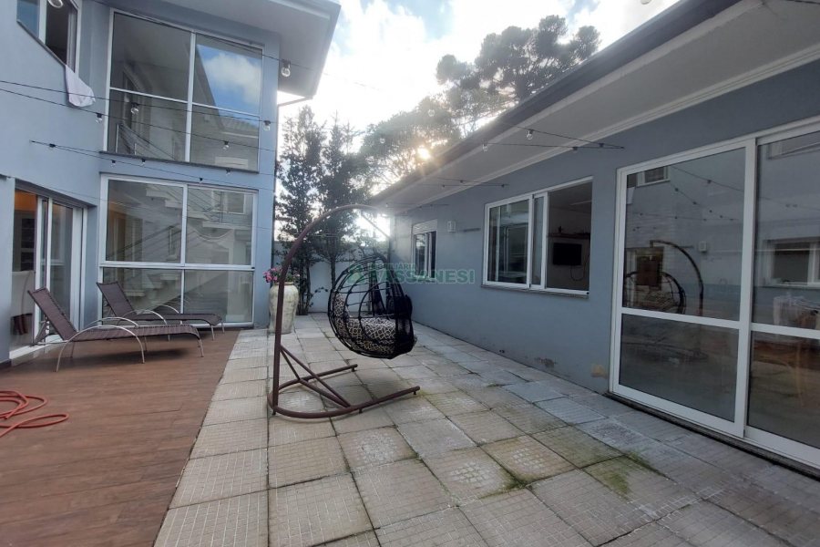 Casa com 420m², 4 dormitórios, 4 vagas, no bairro Interlagos em Caxias do Sul para Alugar