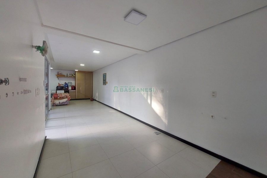 Casa com 420m², 4 dormitórios, 4 vagas, no bairro Interlagos em Caxias do Sul para Alugar