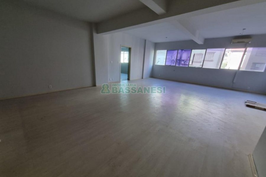 Sala com 62m², no bairro Centro em Caxias do Sul para Alugar ou Comprar