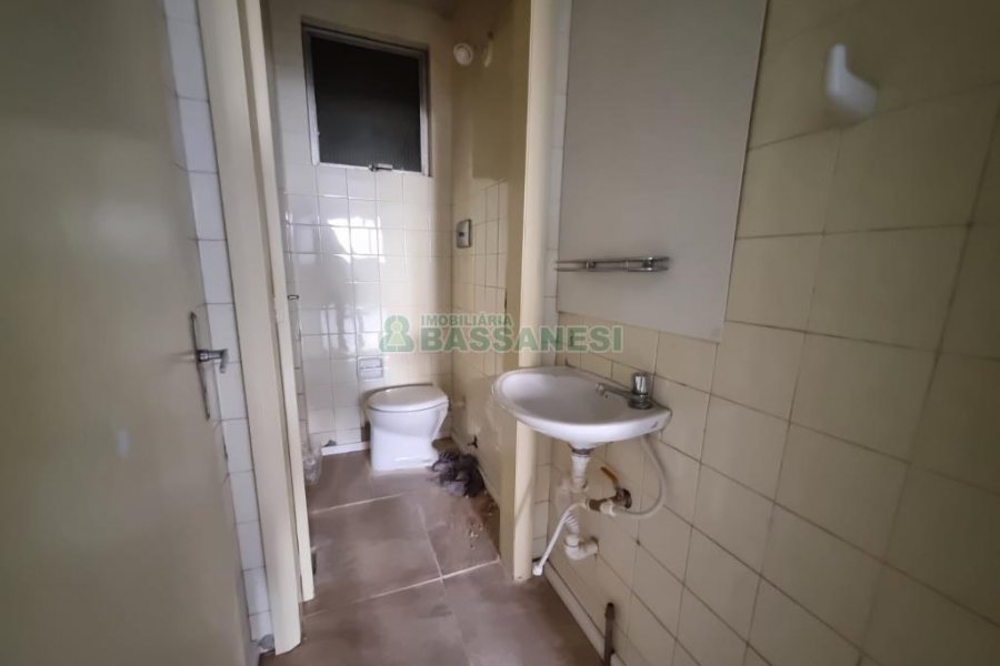 Sala com 62m², no bairro Centro em Caxias do Sul para Alugar ou Comprar