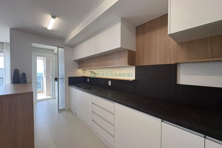 Apto Mobiliado com 110m², 3 dormitórios, 2 vagas, no bairro Petrópolis em Caxias do Sul para Alugar