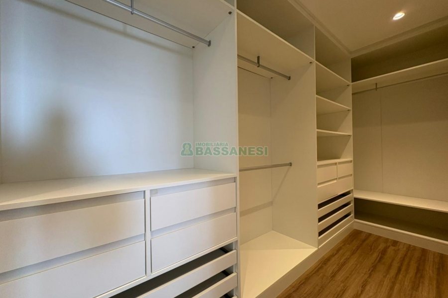 Apto Mobiliado com 110m², 3 dormitórios, 2 vagas, no bairro Petrópolis em Caxias do Sul para Alugar