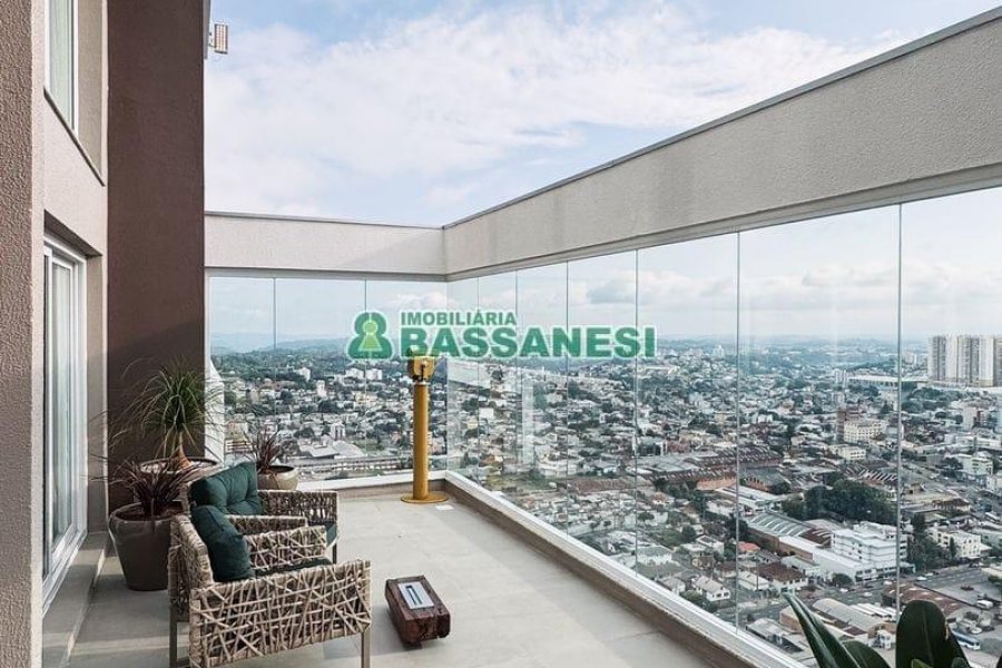 Apartamento com 110m², 3 dormitórios, 2 vagas, no bairro Petrópolis em Caxias do Sul para Alugar