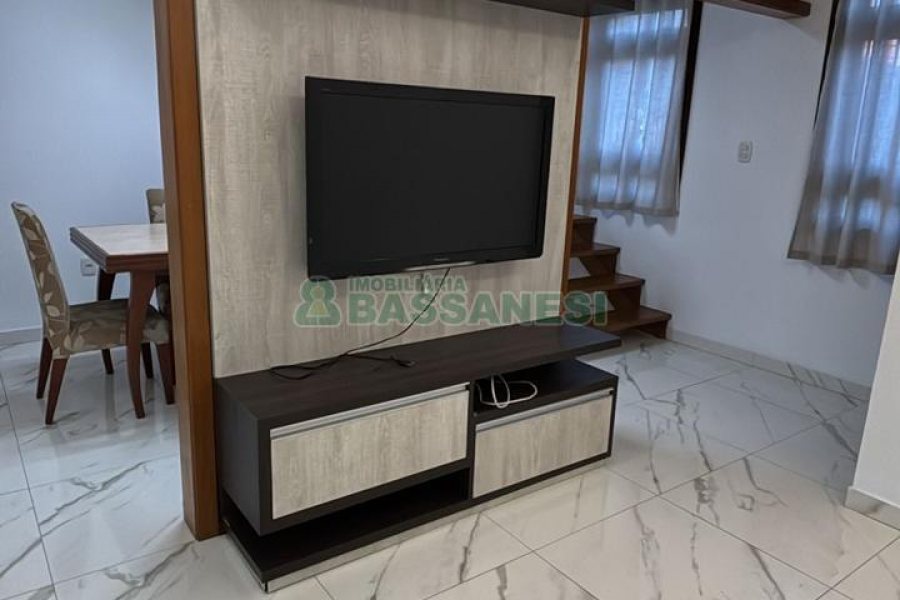 Casa com 170m², 3 dormitórios, 2 vagas, no bairro Kayser em Caxias do Sul para Alugar