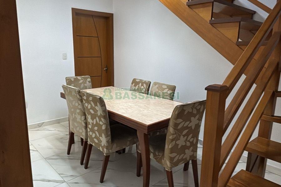 Casa com 170m², 3 dormitórios, 2 vagas, no bairro Kayser em Caxias do Sul para Alugar