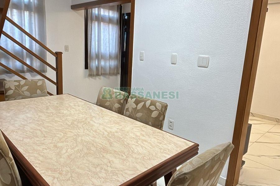 Casa com 170m², 3 dormitórios, 2 vagas, no bairro Kayser em Caxias do Sul para Alugar