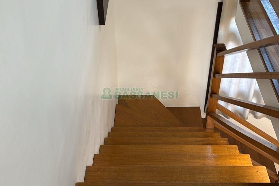 Casa com 170m², 3 dormitórios, 2 vagas, no bairro Kayser em Caxias do Sul para Alugar