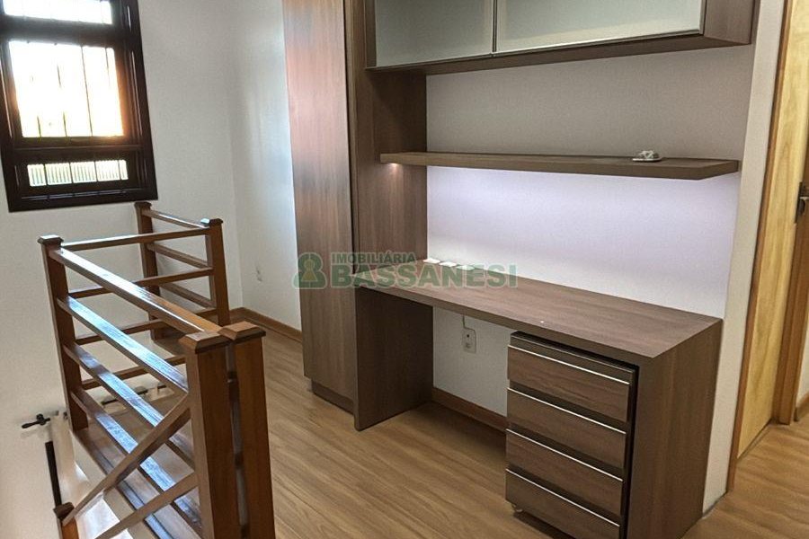 Casa com 170m², 3 dormitórios, 2 vagas, no bairro Kayser em Caxias do Sul para Alugar