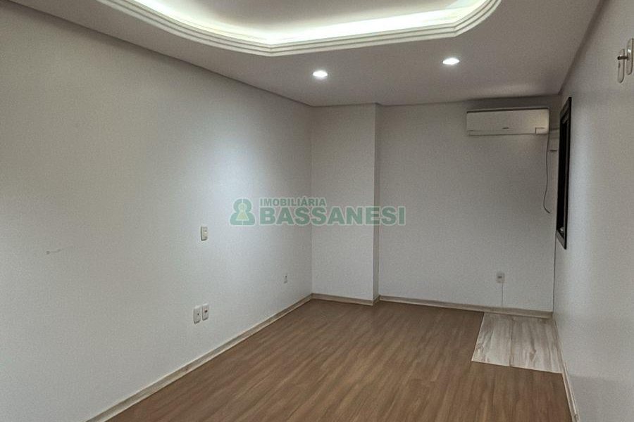 Casa com 170m², 3 dormitórios, 2 vagas, no bairro Kayser em Caxias do Sul para Alugar