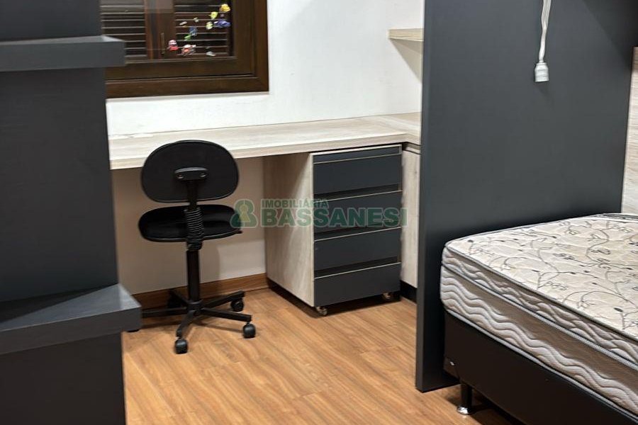 Casa com 170m², 3 dormitórios, 2 vagas, no bairro Kayser em Caxias do Sul para Alugar