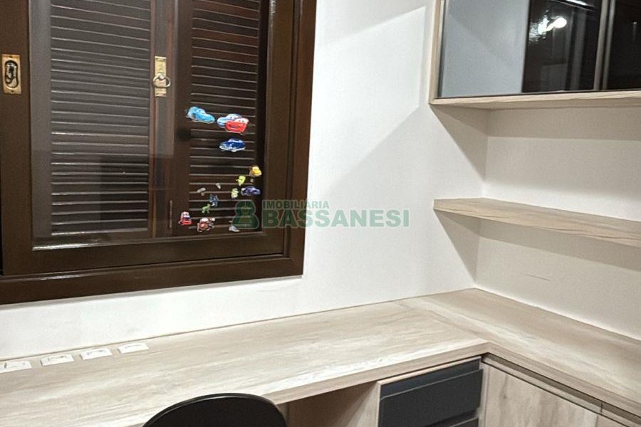 Casa com 170m², 3 dormitórios, 2 vagas, no bairro Kayser em Caxias do Sul para Alugar