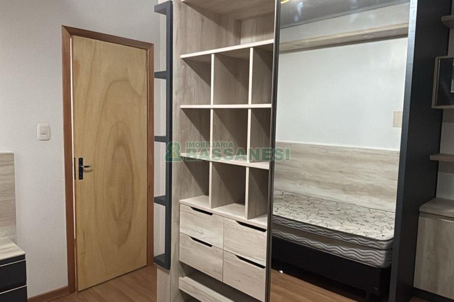 Casa com 170m², 3 dormitórios, 2 vagas, no bairro Kayser em Caxias do Sul para Alugar