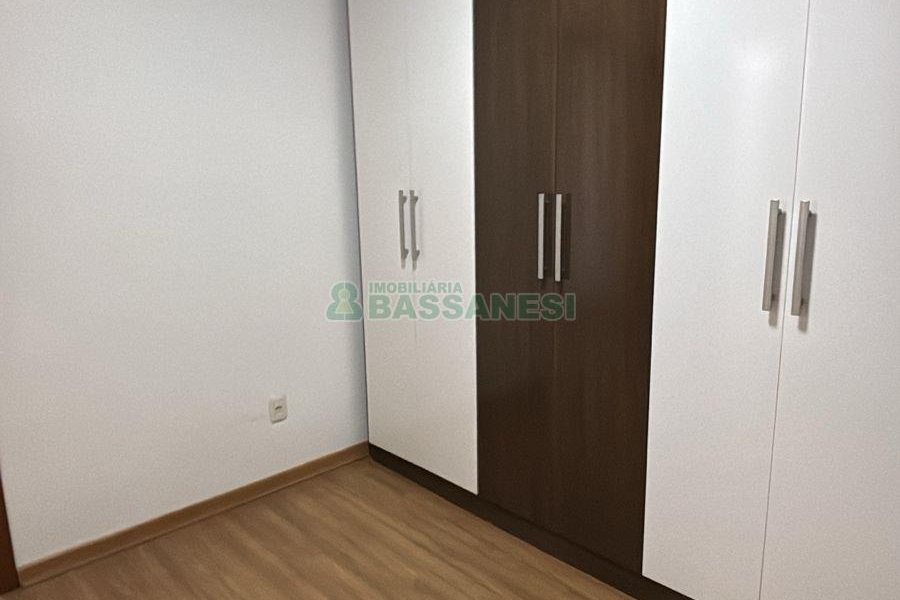 Casa com 170m², 3 dormitórios, 2 vagas, no bairro Kayser em Caxias do Sul para Alugar