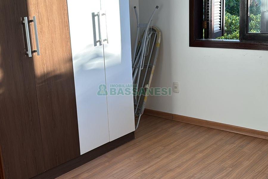 Casa com 170m², 3 dormitórios, 2 vagas, no bairro Kayser em Caxias do Sul para Alugar