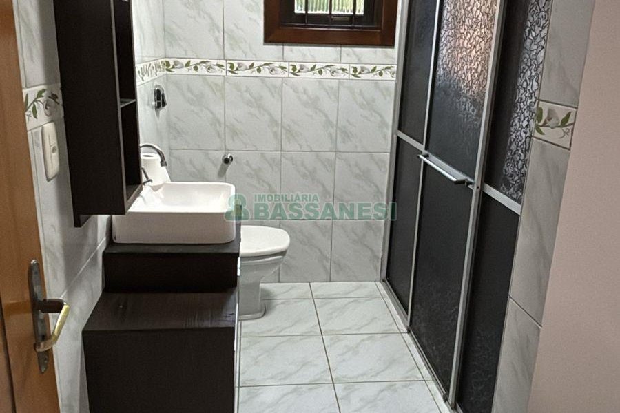 Casa com 170m², 3 dormitórios, 2 vagas, no bairro Kayser em Caxias do Sul para Alugar