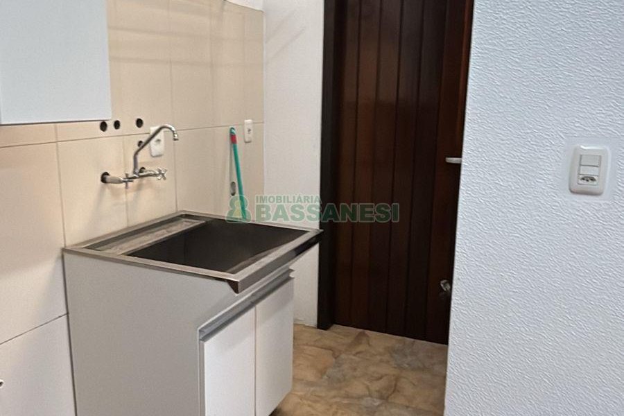 Casa com 170m², 3 dormitórios, 2 vagas, no bairro Kayser em Caxias do Sul para Alugar