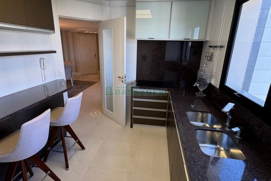 Apartamento com 130m², 3 dormitórios, 2 vagas, no bairro Cristo Redentor em Caxias do Sul para Comprar