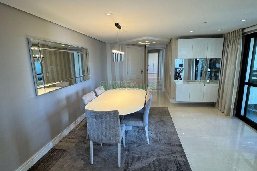 Apartamento com 130m², 3 dormitórios, 2 vagas, no bairro Cristo Redentor em Caxias do Sul para Comprar