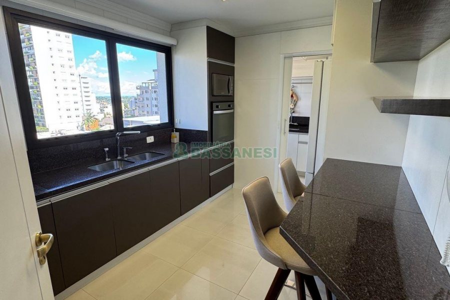 Apartamento com 130m², 3 dormitórios, 2 vagas, no bairro Cristo Redentor em Caxias do Sul para Comprar