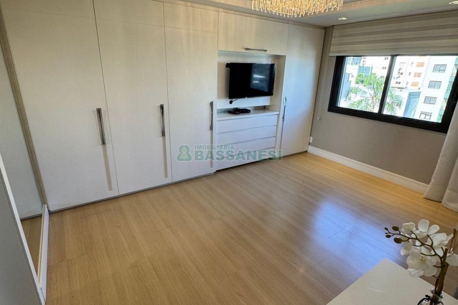 Apartamento com 130m², 3 dormitórios, 2 vagas, no bairro Cristo Redentor em Caxias do Sul para Comprar