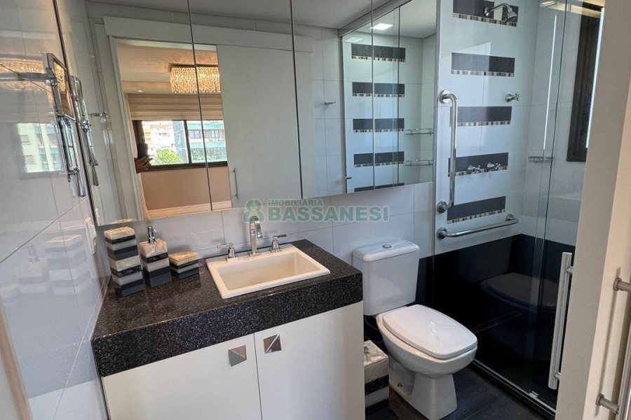 Apartamento com 130m², 3 dormitórios, 2 vagas, no bairro Cristo Redentor em Caxias do Sul para Comprar