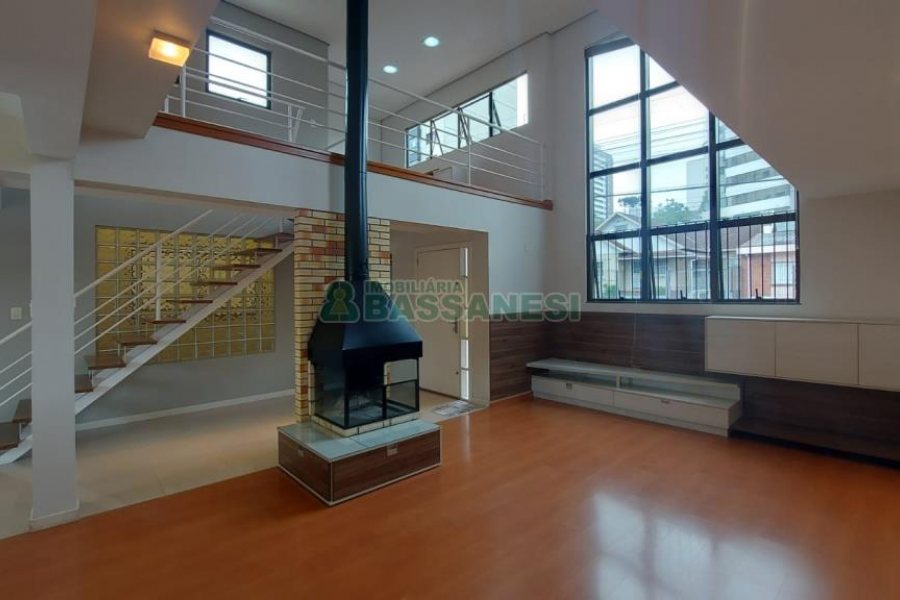 Casa com 300m², 3 dormitórios, no bairro Nossa Senhora de Lourdes em Caxias do Sul para Alugar