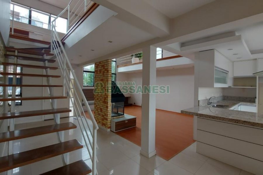 Casa com 300m², 3 dormitórios, no bairro Nossa Senhora de Lourdes em Caxias do Sul para Alugar