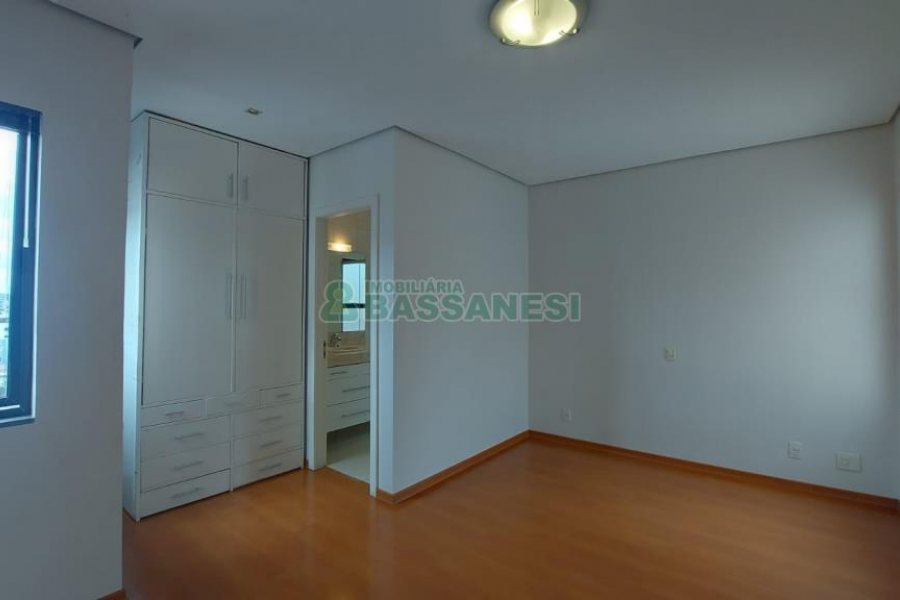 Casa com 300m², 3 dormitórios, no bairro Nossa Senhora de Lourdes em Caxias do Sul para Alugar