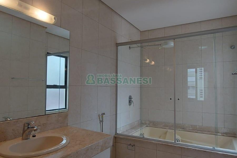 Casa com 300m², 3 dormitórios, no bairro Nossa Senhora de Lourdes em Caxias do Sul para Alugar