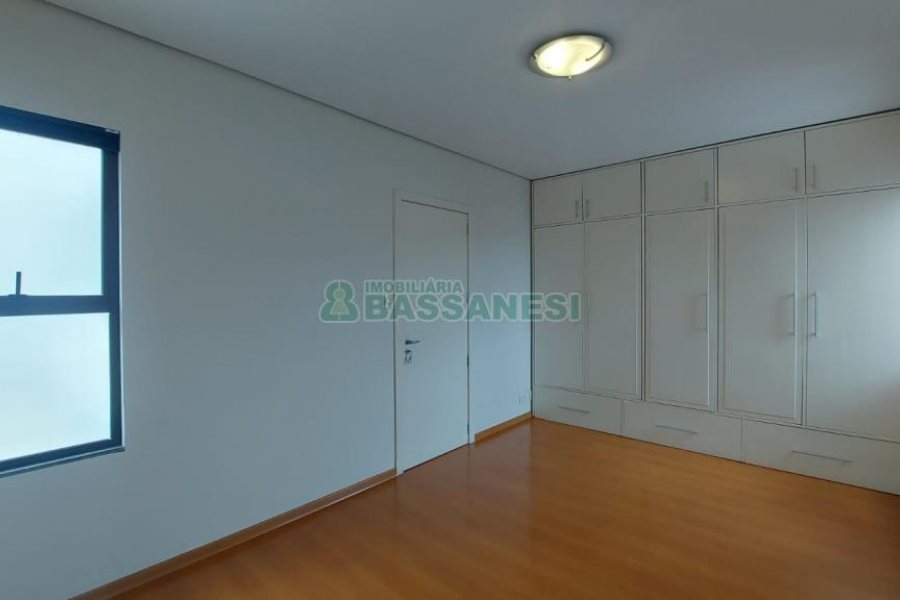 Casa com 300m², 3 dormitórios, no bairro Nossa Senhora de Lourdes em Caxias do Sul para Alugar