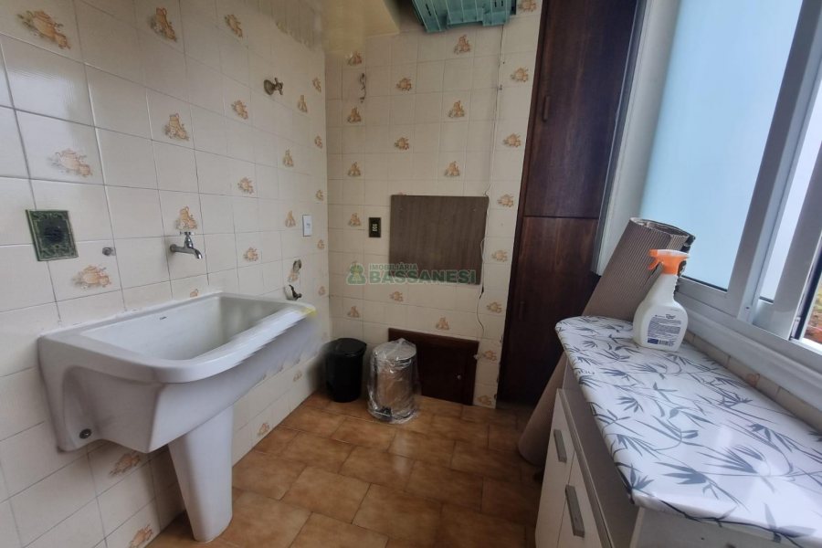 Apto Mobiliado com 80m², 2 dormitórios, 1 vaga, no bairro Centro em Caxias do Sul para Alugar