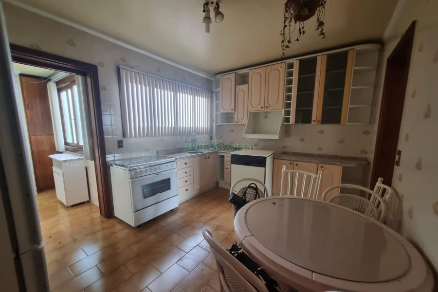 Apto Mobiliado com 80m², 2 dormitórios, 1 vaga, no bairro Centro em Caxias do Sul para Alugar