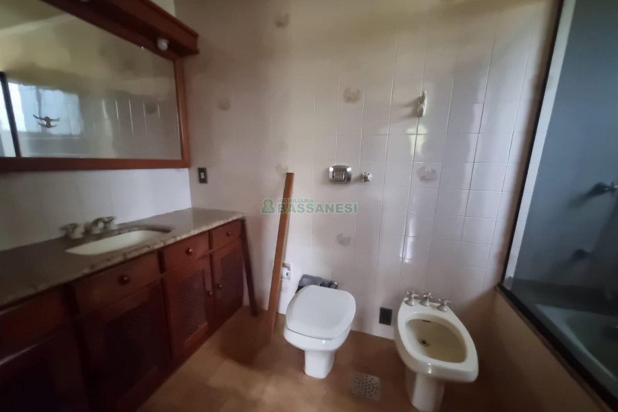 Apto Mobiliado com 80m², 2 dormitórios, 1 vaga, no bairro Centro em Caxias do Sul para Alugar