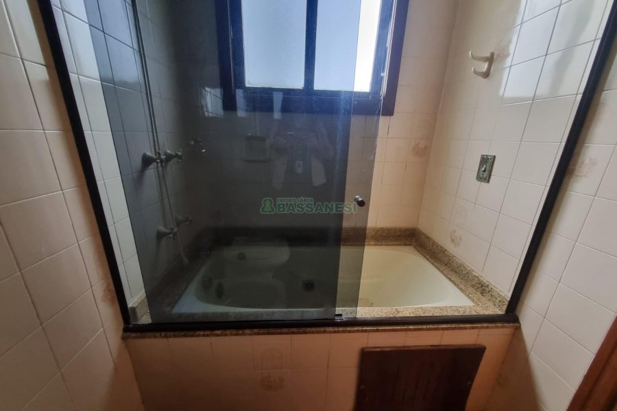 Apto Mobiliado com 80m², 2 dormitórios, 1 vaga, no bairro Centro em Caxias do Sul para Alugar