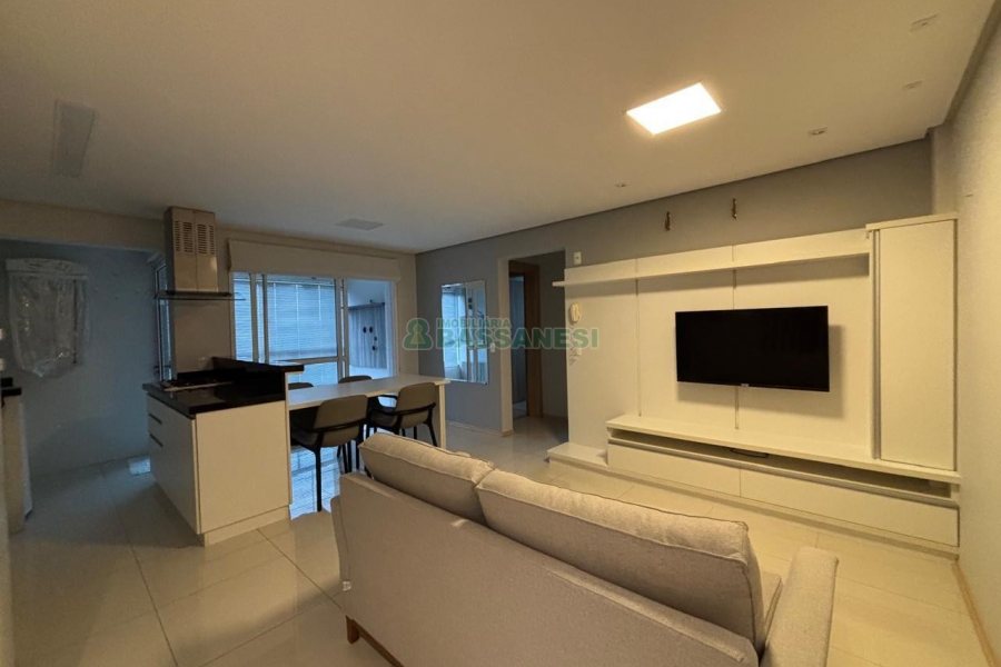 Apto Mobiliado com 72m², 2 dormitórios, 2 vagas, no bairro Vinhedos em Caxias do Sul para Alugar