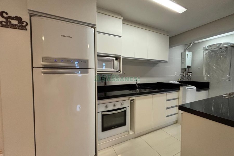 Apto Mobiliado com 72m², 2 dormitórios, 2 vagas, no bairro Vinhedos em Caxias do Sul para Alugar