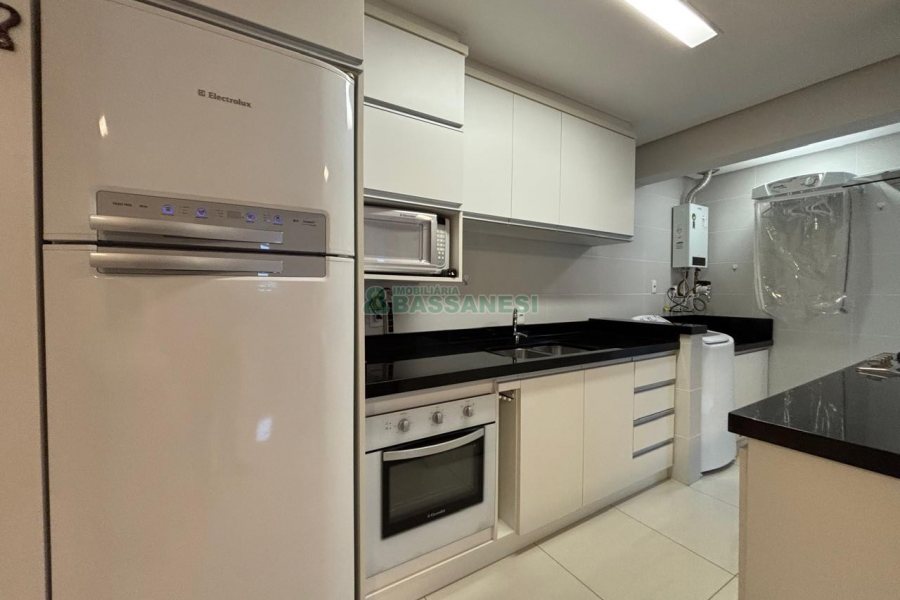 Apto Mobiliado com 72m², 2 dormitórios, 2 vagas, no bairro Vinhedos em Caxias do Sul para Alugar