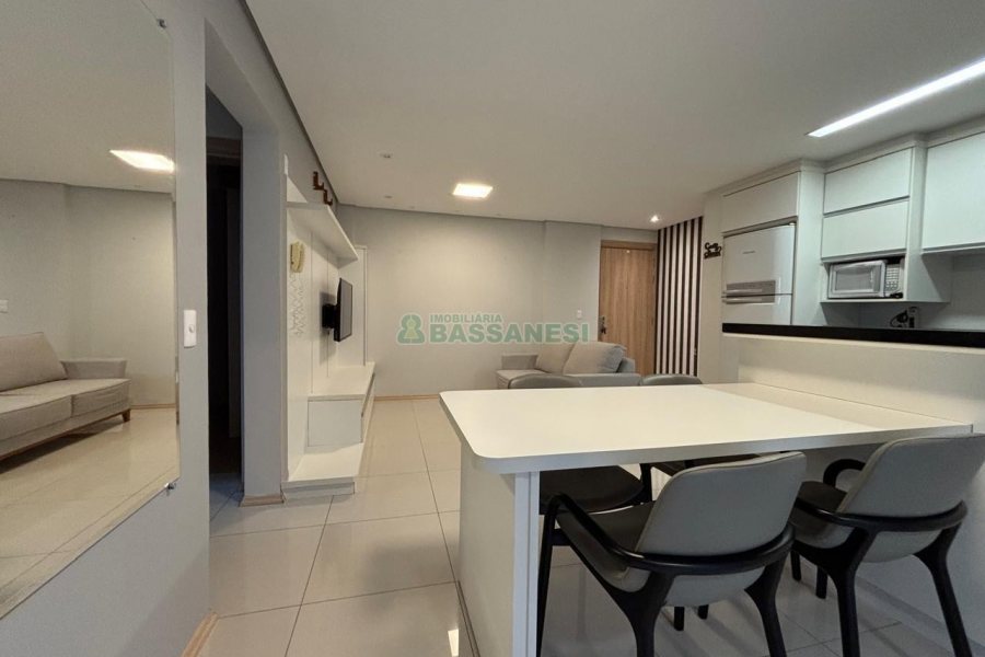 Apto Mobiliado com 72m², 2 dormitórios, 2 vagas, no bairro Vinhedos em Caxias do Sul para Alugar