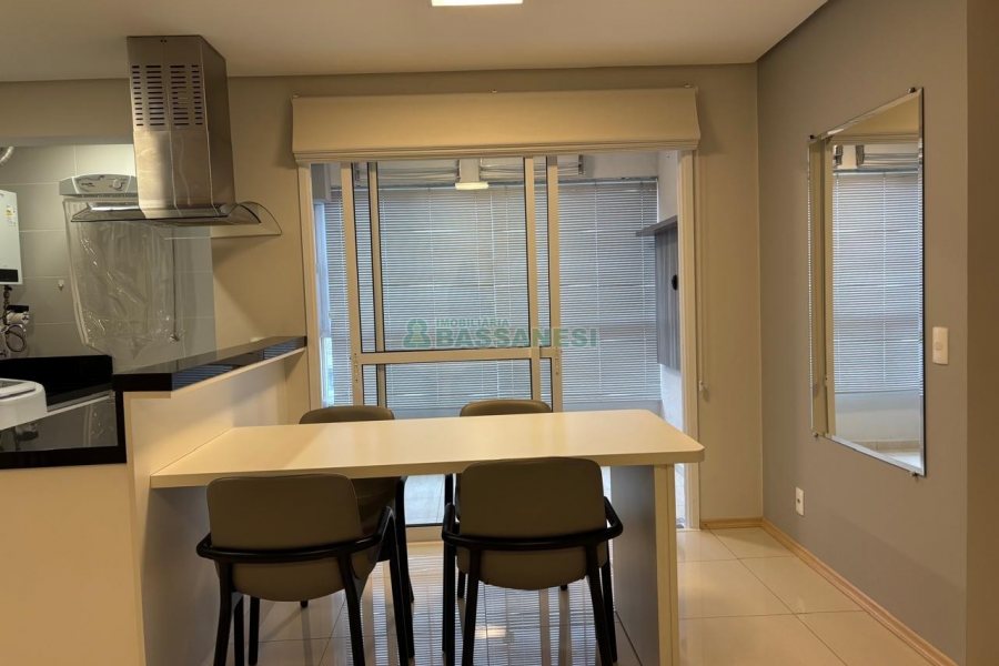 Apto Mobiliado com 72m², 2 dormitórios, 2 vagas, no bairro Vinhedos em Caxias do Sul para Alugar