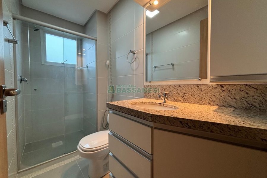 Apto Mobiliado com 72m², 2 dormitórios, 2 vagas, no bairro Vinhedos em Caxias do Sul para Alugar