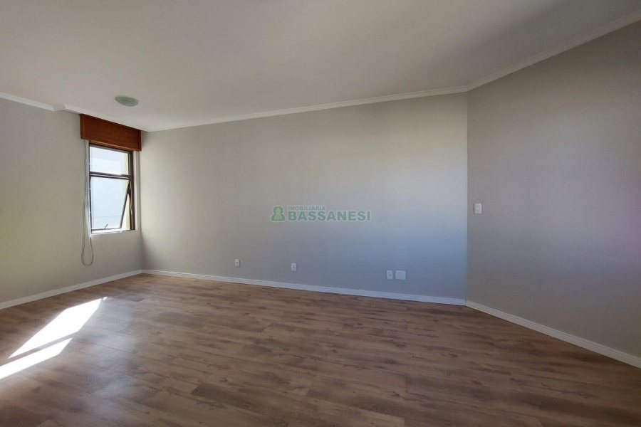 Apartamento com 107m², 2 dormitórios, 1 vaga, no bairro São Pelegrino em Caxias do Sul para Alugar