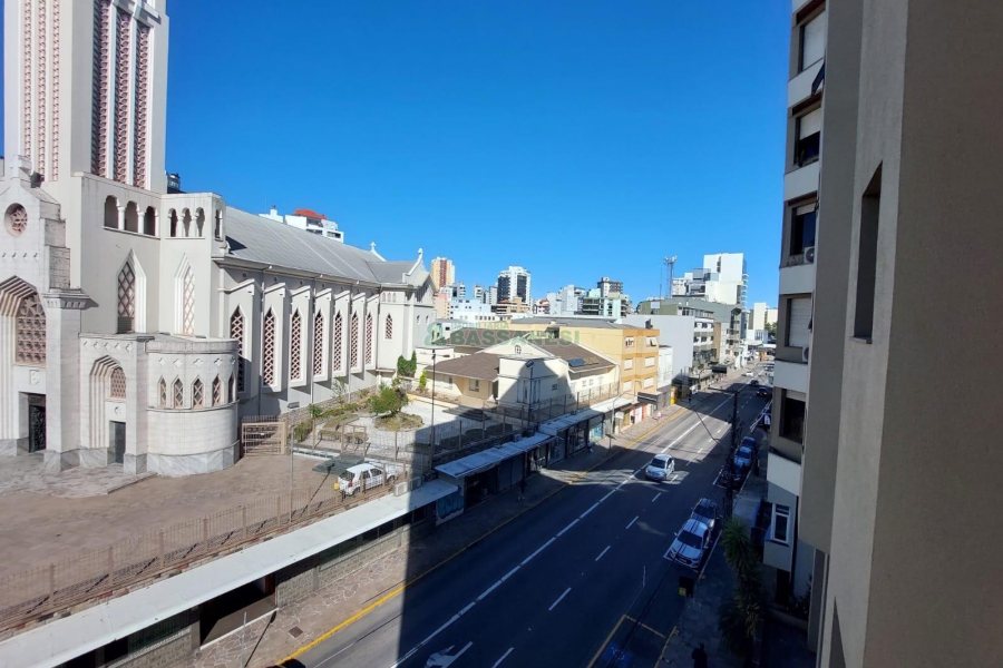 Apartamento com 107m², 2 dormitórios, 1 vaga, no bairro São Pelegrino em Caxias do Sul para Alugar