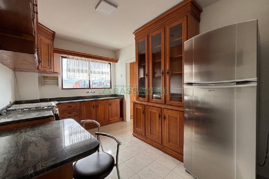 Apto Mobiliado com 147m², 3 dormitórios, no bairro Centro em Caxias do Sul para Alugar