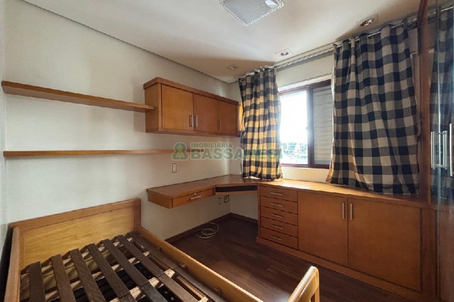 Apto Mobiliado com 147m², 3 dormitórios, no bairro Centro em Caxias do Sul para Alugar