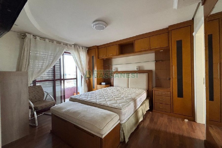Apto Mobiliado com 147m², 3 dormitórios, no bairro Centro em Caxias do Sul para Alugar