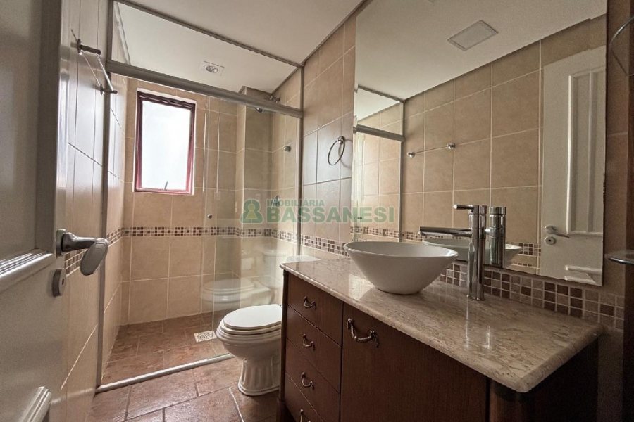 Apto Mobiliado com 147m², 3 dormitórios, no bairro Centro em Caxias do Sul para Alugar