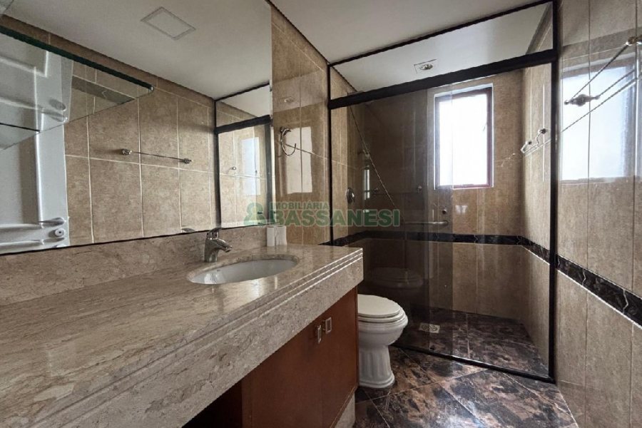 Apto Mobiliado com 147m², 3 dormitórios, no bairro Centro em Caxias do Sul para Alugar