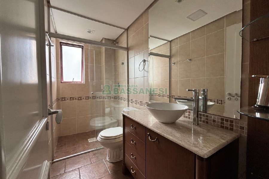 Apto Mobiliado com 147m², 3 dormitórios, no bairro Centro em Caxias do Sul para Alugar