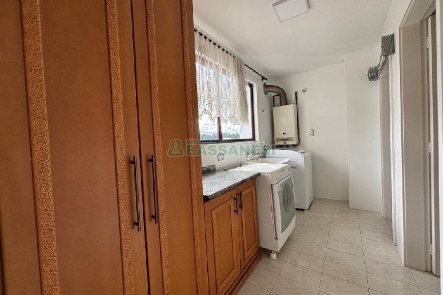 Apto Mobiliado com 147m², 3 dormitórios, no bairro Centro em Caxias do Sul para Alugar